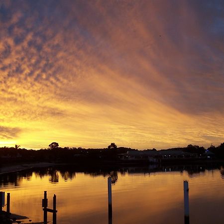 Maroochy Waterfront Motel Sunshine Coast 외부 사진