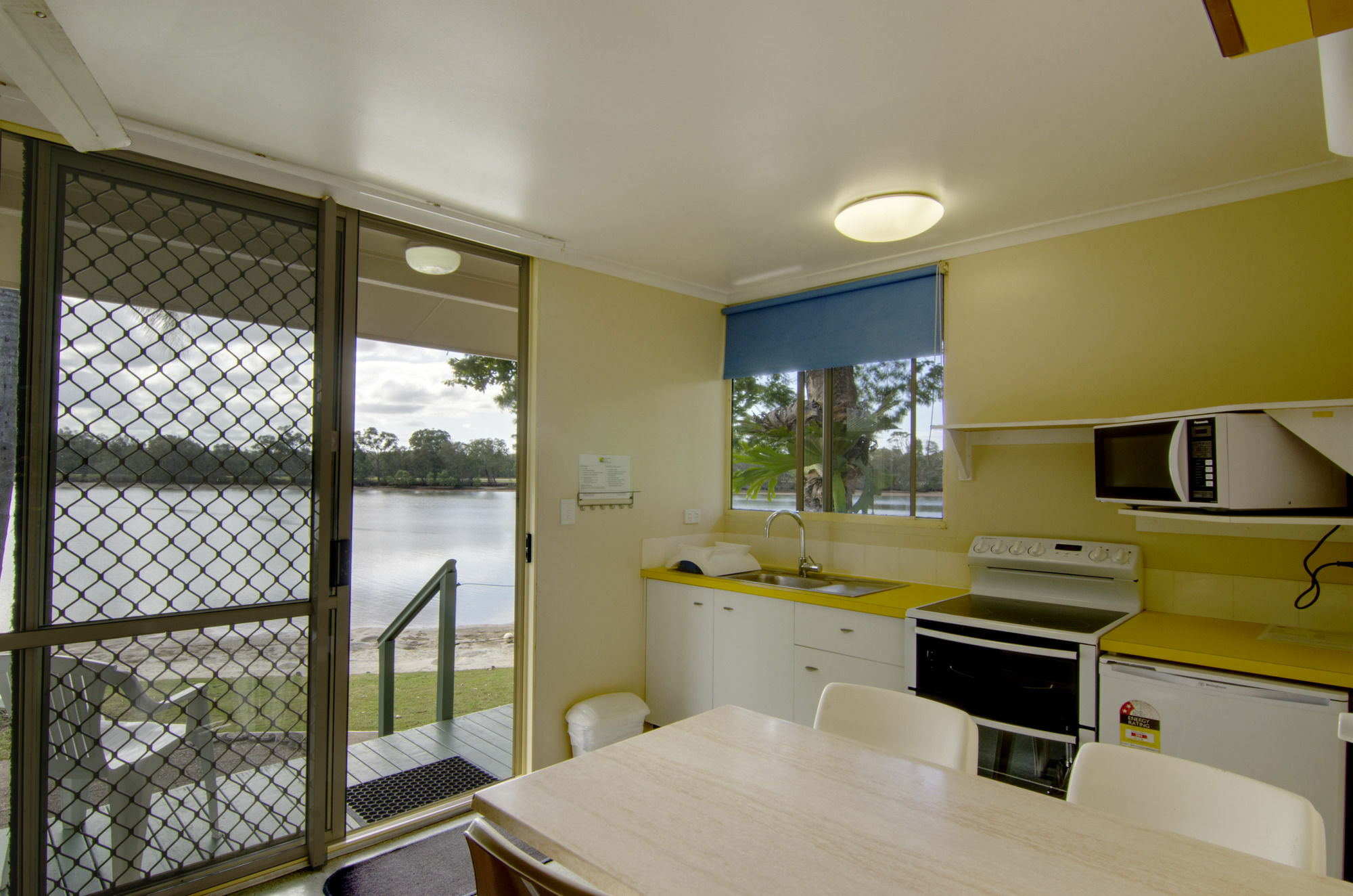 Maroochy Waterfront Motel Sunshine Coast 외부 사진